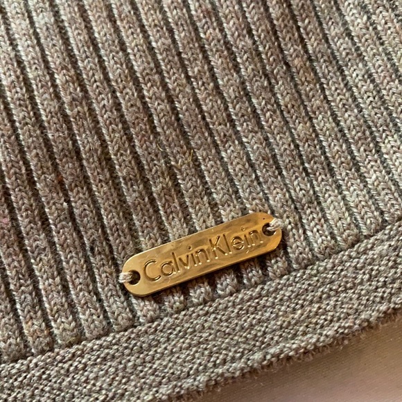 Calvin Klein Sweater Vest🤎 - Picture 3 of 5